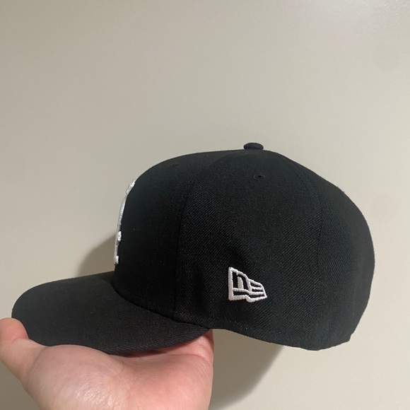 Chicago White Sox Fitted Hat - Picture 2 of 6